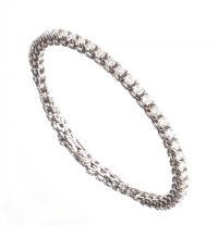 14CT WHITE GOLD AND DIAMOND TENNIS BRACELET at Ross's Online Art Auctions