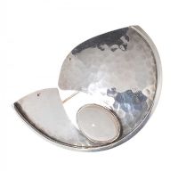 SILVER AND MOONSTONE BROOCH BY THE FINNISH DESIGNER KASITYO at Ross's Online Art Auctions