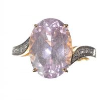 18CT GOLD KUNZITE AND DIAMOND RING at Ross's Online Art Auctions