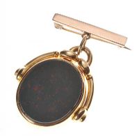 18CT GOLD SWIVEL FOB SET WITH CARNELIAN AND BLOODSTONE ON A 9CT GOLD BAR BROOCH MOUNT at Ross's Online Art Auctions