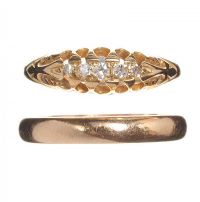 18CT GOLD AND DIAMOND FIVE STONE RING AND AN 18CT GOLD BAND at Ross's Online Art Auctions