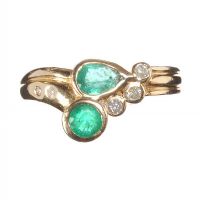 9CT GOLD RING SET WITH EMERALD AND DIAMOND at Ross's Online Art Auctions