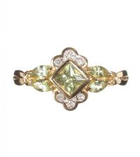 9CT GOLD RING WITH A PERIDOT AND DIAMOND CLUSTER SETTING at Ross's Online Art Auctions