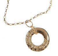ENGRAVED 9CT GOLD SECRET PENDANT ON FINE OPEN LINK CHAIN at Ross's Online Art Auctions