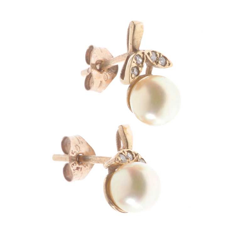 9CT GOLD FLORAL EARRINGS SET WITH CULTURED PEARL AND DIAMONDS