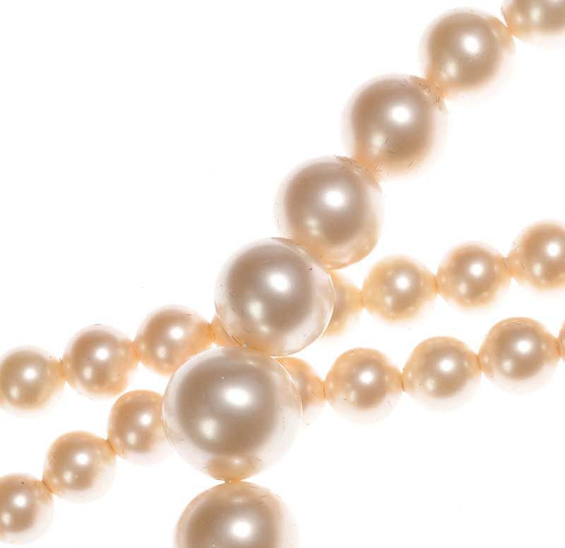 GRADUATED STRING OF SIMULATED PEARLS WITH A 9CT GOLD CLASP