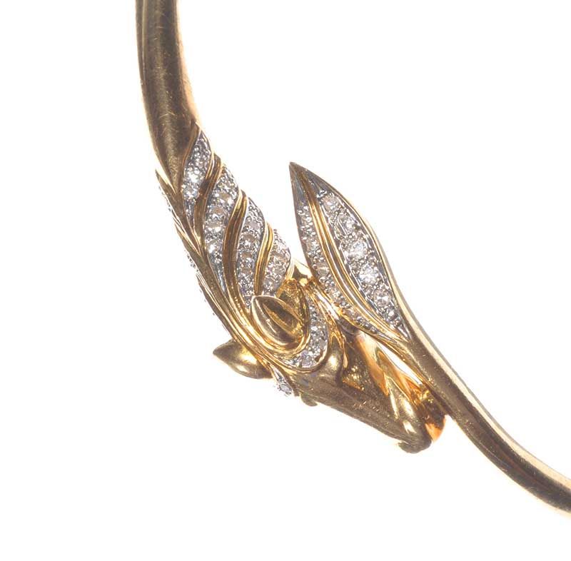 18CT GOLD HORSE'S HEAD AND TAIL BANGLE SET WITH DIAMONDS
