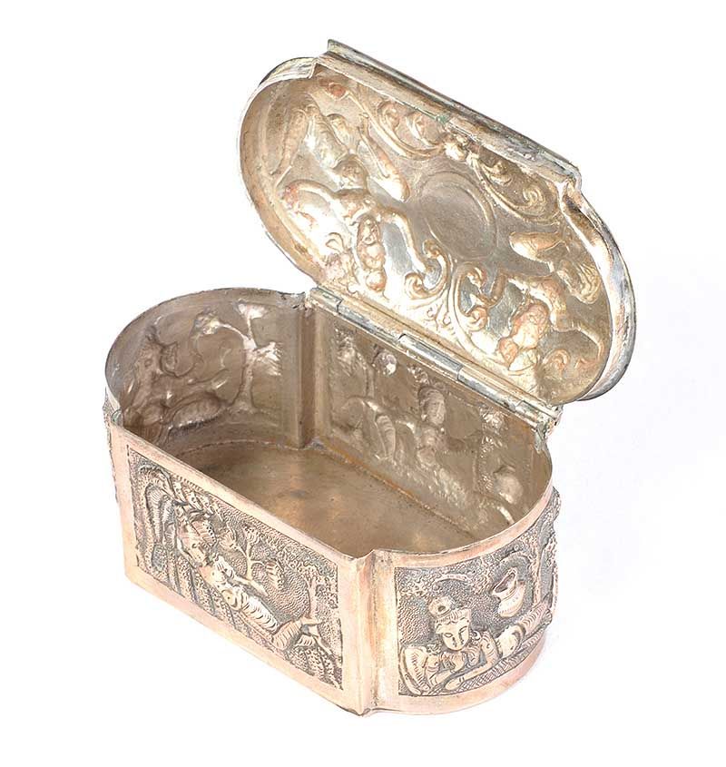 EMBOSSED INDIAN SILVER TRINKET BOX WITH FOUR PANEL SIDES at Ross's Online Art Auctions