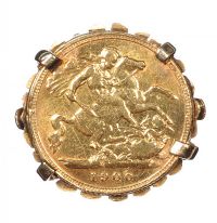 9CT GOLD RING SET WITH A 1900 HALF-SOVEREIGN COIN at Ross's Online Art Auctions