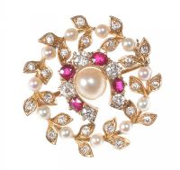 14CT GOLD BROOCH SET WITH RUBIES, DIAMONDS, SEED PEARLS AND A CULTURED PEARL at Ross's Online Art Auctions