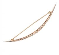 14CT GOLD CRESCENT BROOCH SET WITH SEED PEARLS AND PLATINUM POINTS at Ross's Online Art Auctions