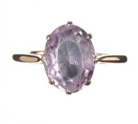 9CT GOLD AND AMETHYST SOLITAIRE RING at Ross's Online Art Auctions