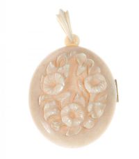 VICTORIAN GOLD-HINGED IVORY SWEETHEART LOCKET at Ross's Online Art Auctions