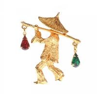 GOLD-TONE TEXTURED METAL BROOCH SET WITH CRYSTALS BY THE DESIGNER LISA at Ross's Online Art Auctions