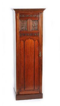 VICTORIAN WALNUT SINGLE DOOR WARDROBE at Ross's Online Art Auctions