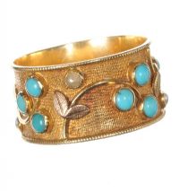 18CT GOLD RING SET WITH TURQUOISE AND SEED PEARLS at Ross's Online Art Auctions