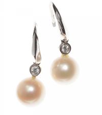 9CT WHITE GOLD DIAMOND AND PEARL EARRINGS at Ross's Online Art Auctions