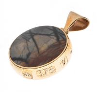 9CT GOLD FOB SET WITH MOTHER OF PEARL AND AGATE at Ross's Online Art Auctions