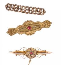 SELECTION OF THREE 9CT GOLD BROOCHES at Ross's Online Art Auctions