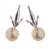 9CT WHITE GOLD PEARL AND DIAMOND EARRINGS at Ross's Online Art Auctions