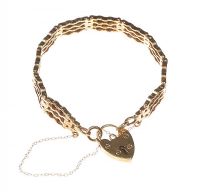 9CT GOLD GATE BRACELET WITH HEART-SHAPED CLASP at Ross's Online Art Auctions