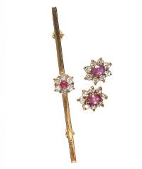 9CT GOLD AND CRYSTAL BAR BROOCH AND EARRINGS SET at Ross's Online Art Auctions