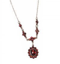 9CT GOLD AND GARNET NECKLACE at Ross's Online Art Auctions