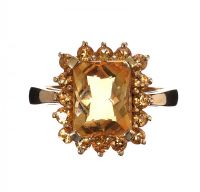 9CT RING SET WITH QUARTZ at Ross's Online Art Auctions