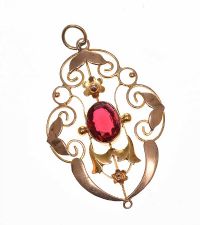 EDWARDIAN 9CT GOLD PENDANT SET WITH RED CRYSTAL at Ross's Online Art Auctions