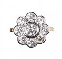 18CT GOLD AND DIAMOND DAISY CLUSTER RING at Ross's Online Art Auctions
