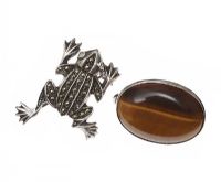 TWO SILVER BROOCHES at Ross's Online Art Auctions