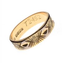 18CT GOLD WEDDING BAND at Ross's Online Art Auctions