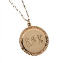 9CT GOLD ENGRAVED PENDANT AND CHAIN at Ross's Online Art Auctions
