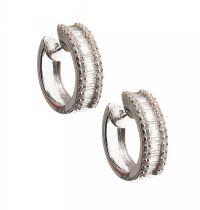 18CT GOLD DIAMOND EARRINGS at Ross's Online Art Auctions