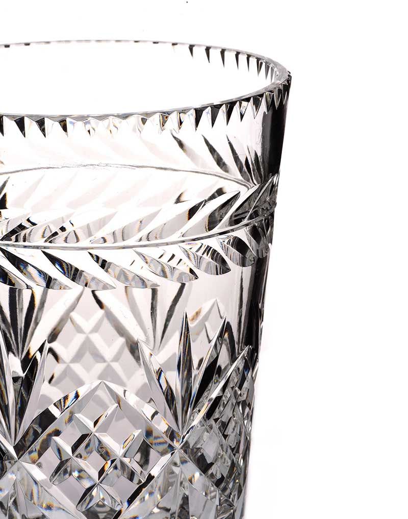 CRYSTAL VASE at Ross's Online Art Auctions