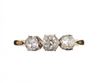 18CT GOLD AND DIAMOND THREE-STONE RING at Ross's Online Art Auctions