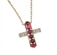 9CT GOLD CROSS PENDANT AND CHAIN at Ross's Online Art Auctions