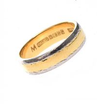 18CT GOLD AND PLATINUM BAND at Ross's Online Art Auctions