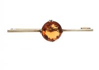 GOLD-TONE CITRINE BAR BROOCH at Ross's Online Art Auctions