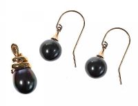 SUITE OF TAHITIAN PEARL JEWELLERY at Ross's Online Art Auctions