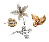 FOUR ITEMS OF COSTUME JEWELLERY at Ross's Online Art Auctions