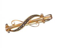 9CT GOLD BROOCH WITH SEED PEARLS at Ross's Online Art Auctions