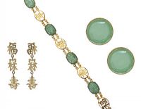 SUITE OF JADE AND CHINESE JEWELLERY at Ross's Online Art Auctions