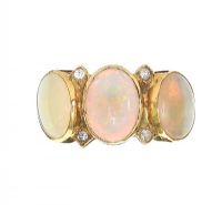 18CT GOLD THREE STONE RING SET WITH OPAL AND DIAMOND at Ross's Online Art Auctions