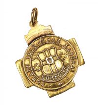9CT GOLD DOWN GAELIC MEDAL PENDANT at Ross's Online Art Auctions