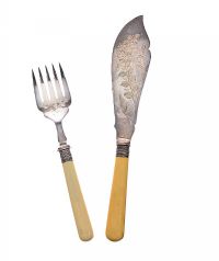 TWO BONE HANDLED FISH KNIVES & FORK SERVERS at Ross's Online Art Auctions