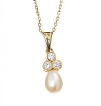 18CT GOLD CULTURED PEARL AND DIAMOND NECKLACE at Ross's Online Art Auctions