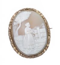 VICTORIAN GOLD CAMEO BROOCH at Ross's Online Art Auctions