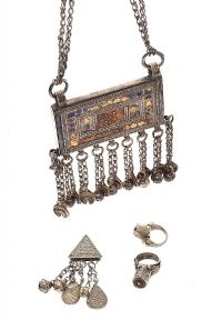 LARGE ARABIC QURAN HOLDER, ARABIC PENDANT AND RINGS at Ross's Online Art Auctions