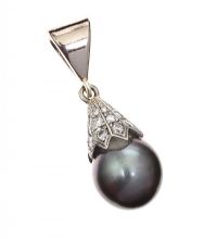 18CT WHITE GOLD SOUTHSEA PEARL AND DIAMOND PENDANT at Ross's Online Art Auctions